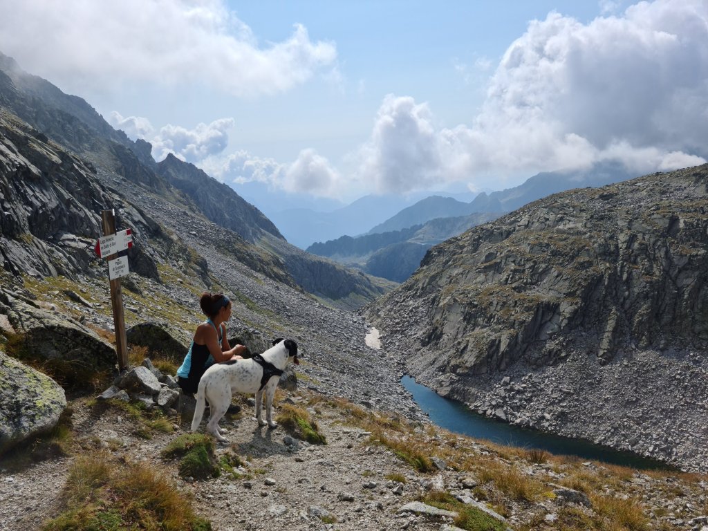 Passo di Scarpacò con il Lago di Scarpacò visto dall’alto