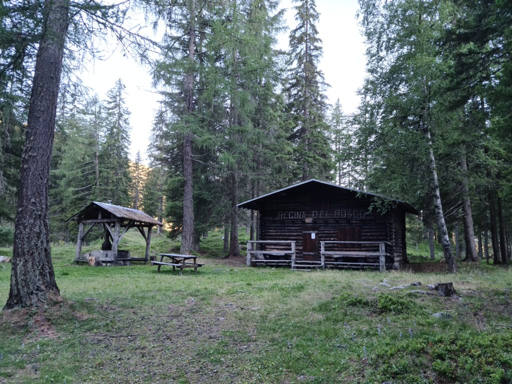 Baita Regina del Bosco lungo il sentiero 203 da Fazzon