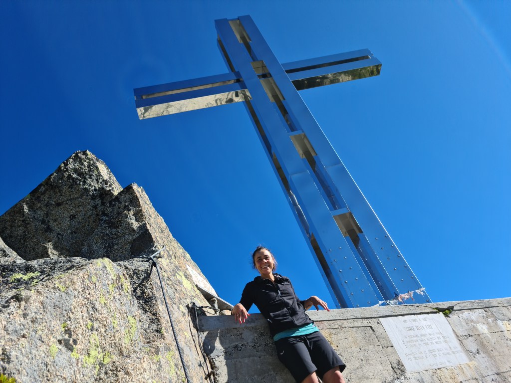 Croce della Pace a 2.500 metri sul Monte Gardenè