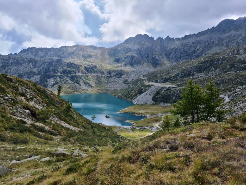 Laghi di Cornisello visti dall’alto durante la discesa