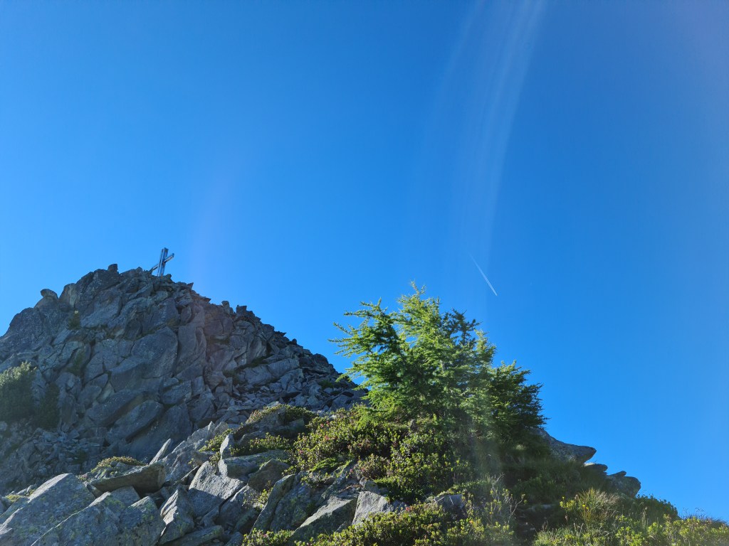 Ultimo tratto roccioso verso la Croce della Pace sul Monte Gardenè