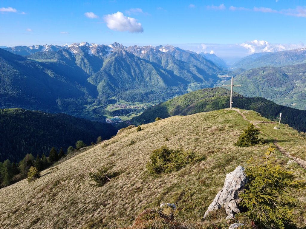 Panorama dalla Cima Durmont sulla Val Rendena e sulle Dolomiti di Brenta