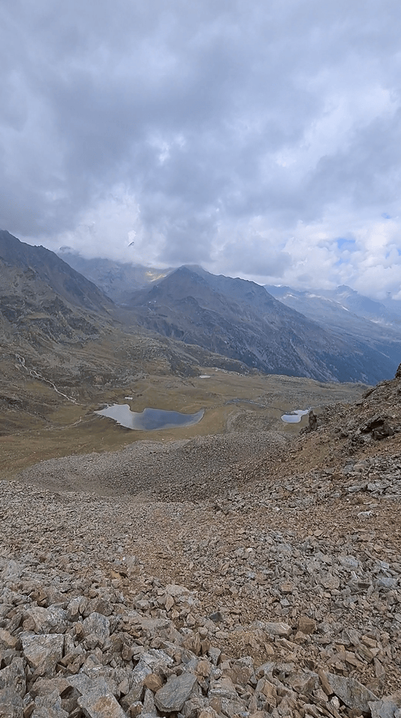 Panorama sui laghi durante la salita al Giogo di Montechiesa