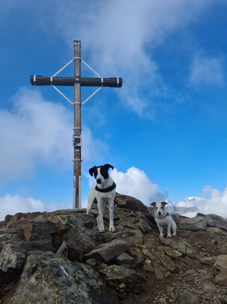 Nano e Bruno alla croce di Cima Collecchio
