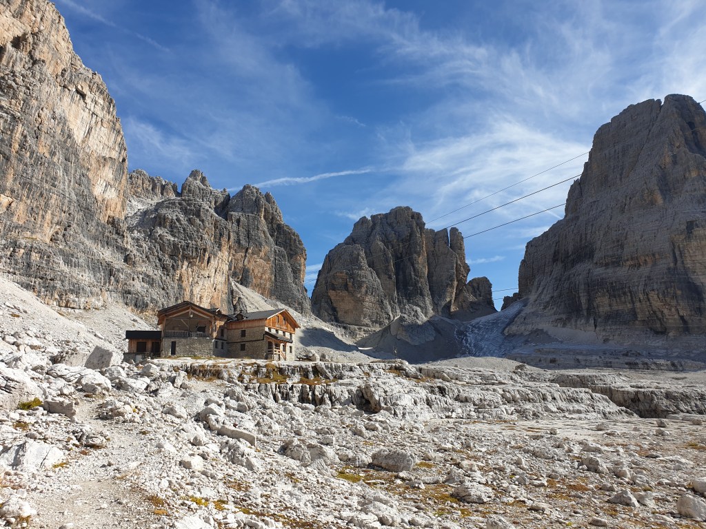 Rifugio Alimonta a 2.591 metri nelle Dolomiti di Brenta