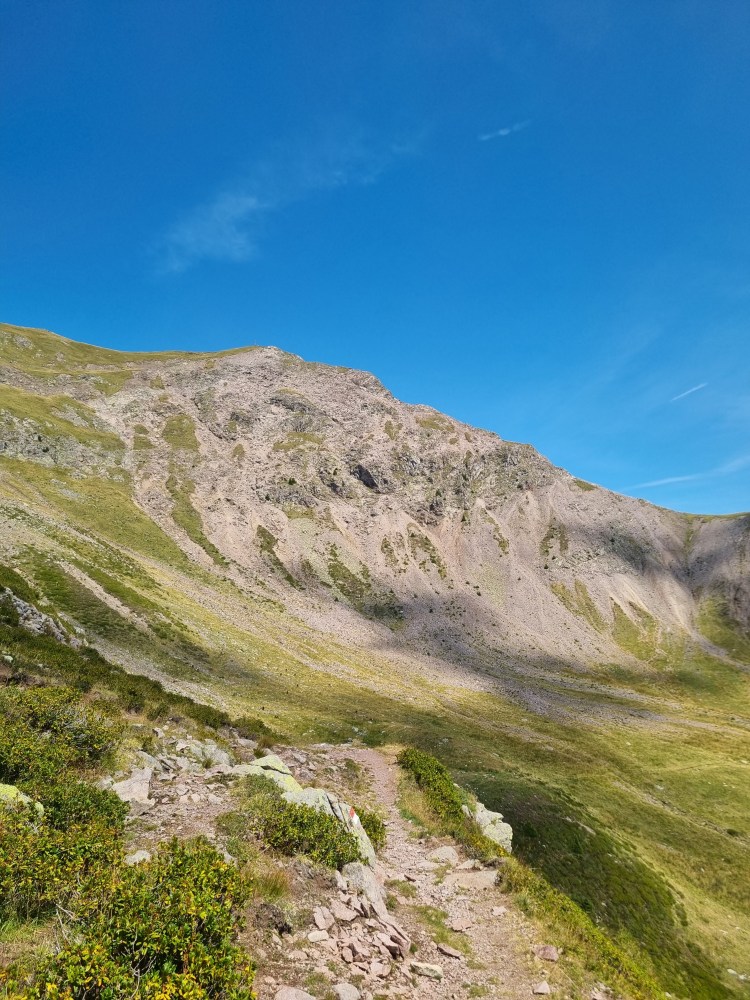 Sentiero 133 nella conca sotto il Monte Luco