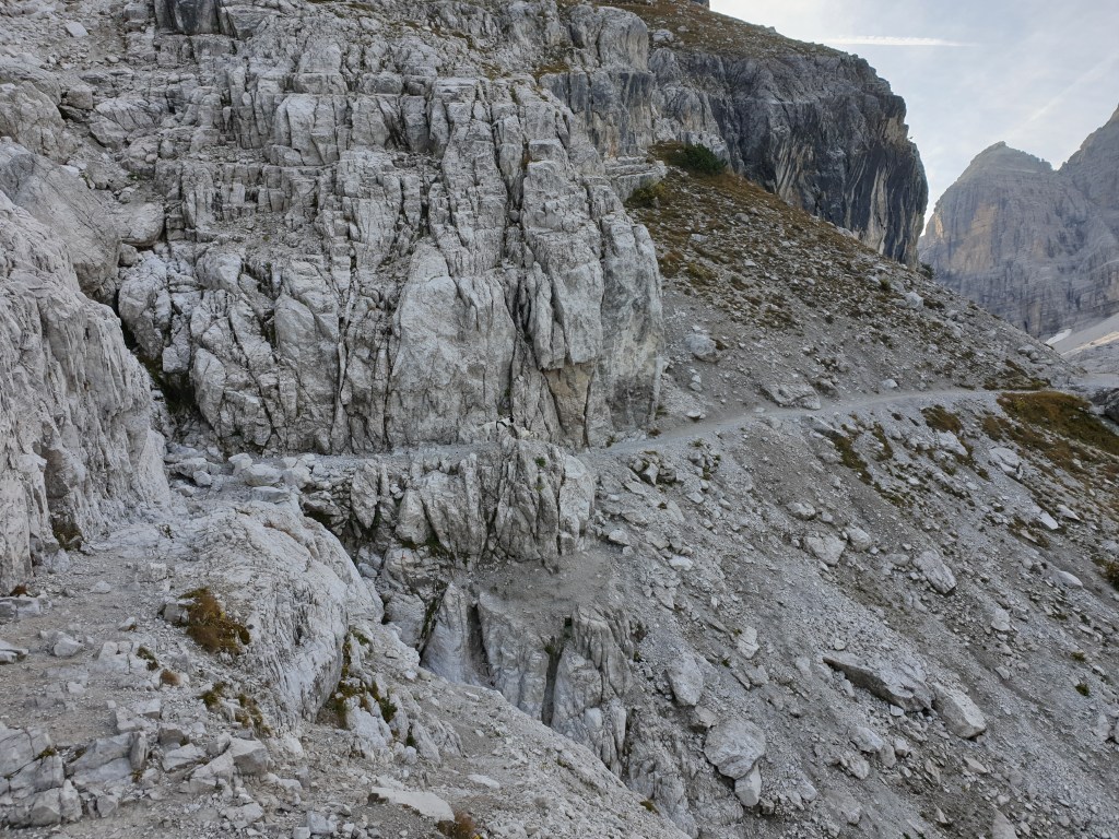 Sentiero Arnaldo Bogani verso il Rifugio ai Brentei nelle Dolomiti di Brenta