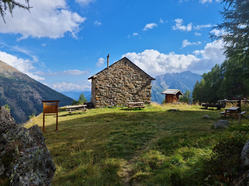 Bait Campisol lungo il sentiero 128