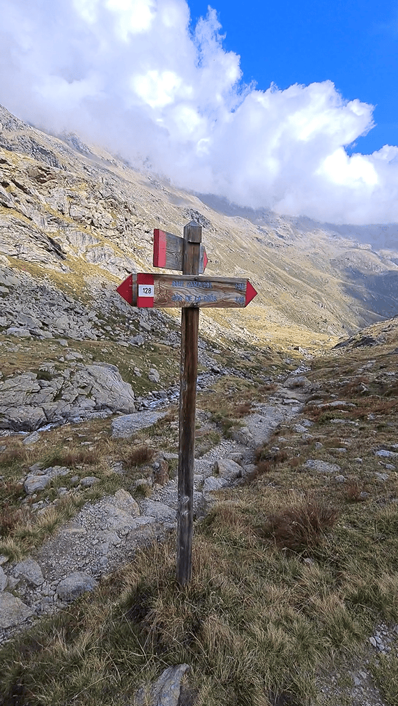 Bivio del sentiero 128 verso Bait Campisol