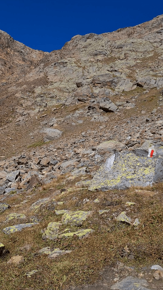 Sentiero 101 verso il Passo Saènt su terreno roccioso